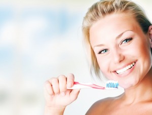 woman brushing teeth preventing periodontitis