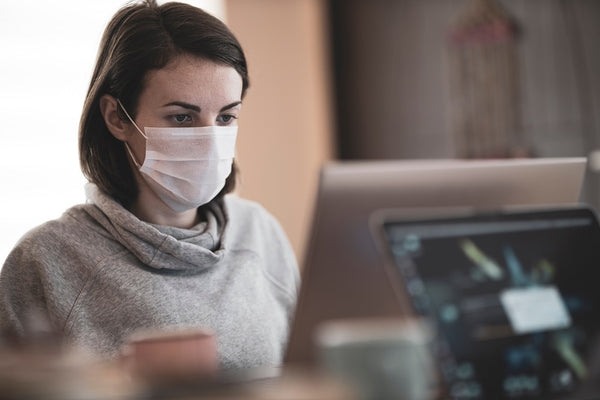 woman researching air filter can kill Coronavirus