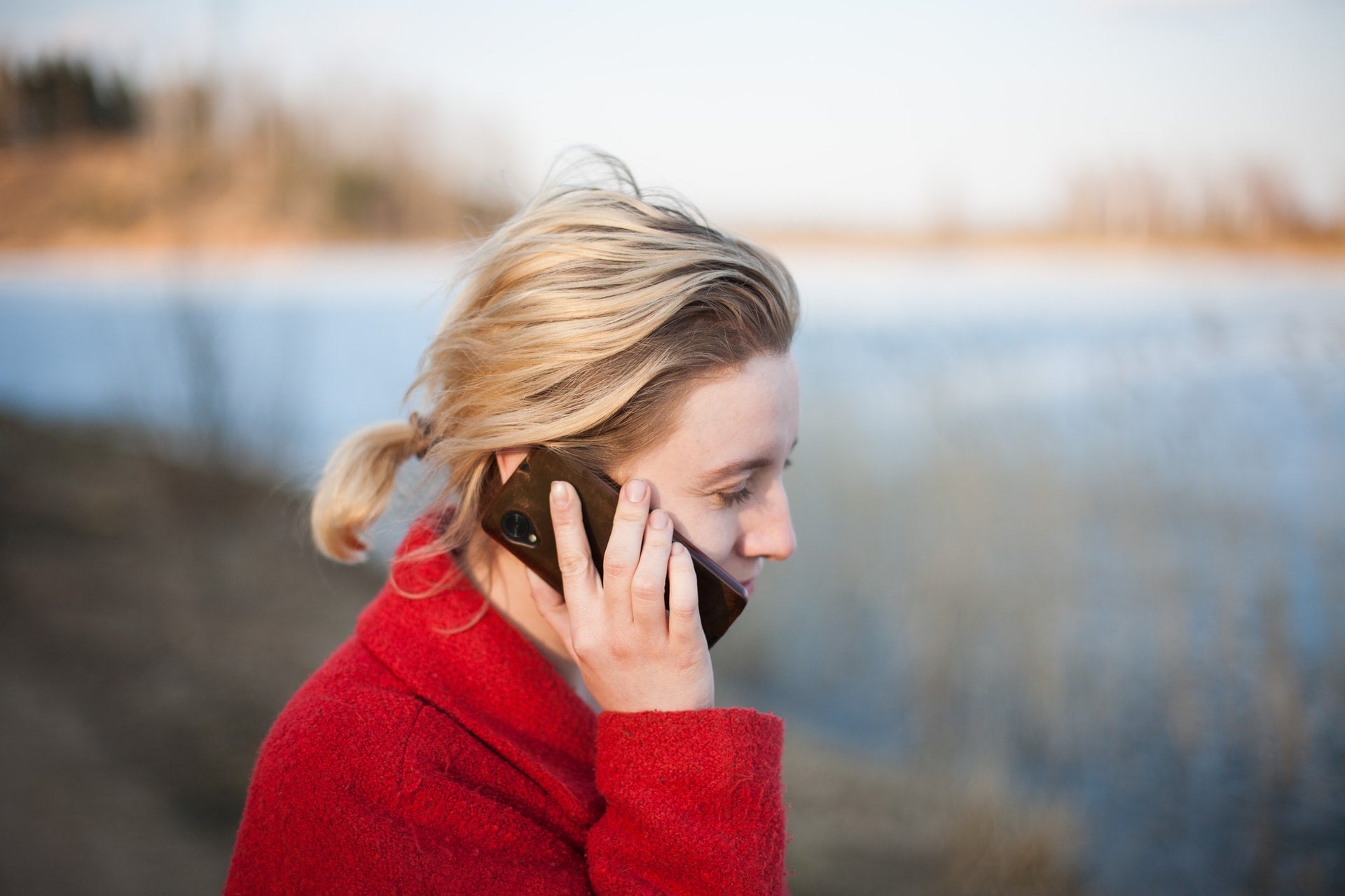 girl talking on phone to improve mental health