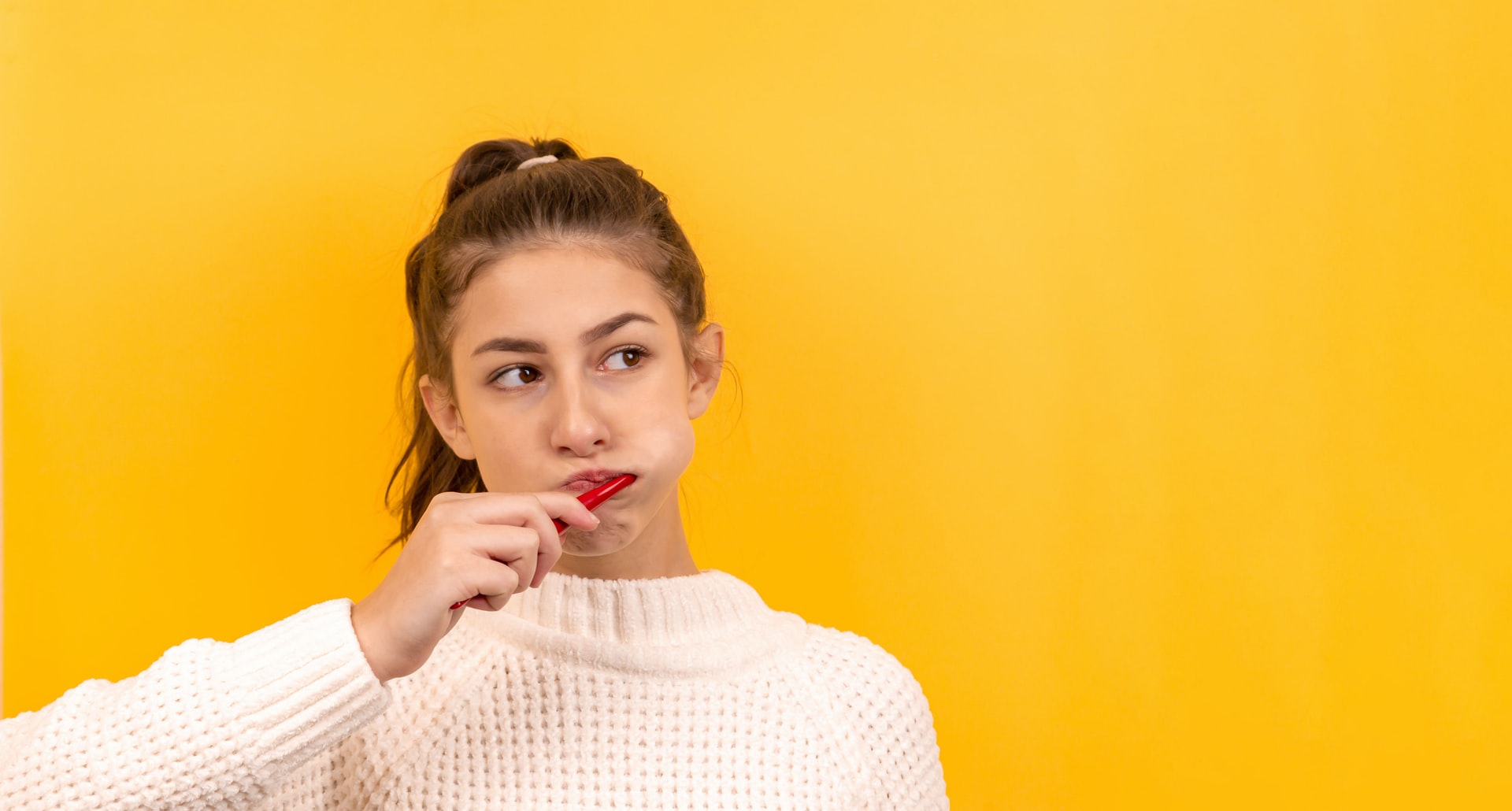 woman brushing her teeth