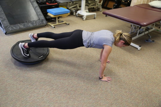 woman exercising to relieve knee pain
